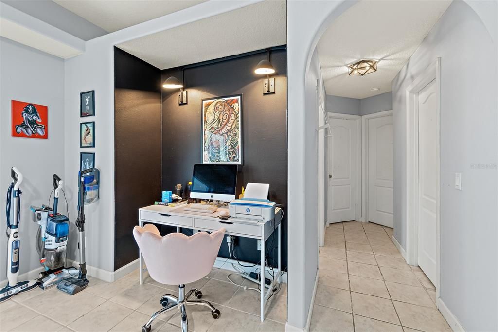 Home Office, Interior