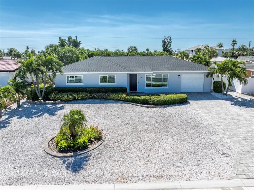 Attached, Exterior, Facade, Ranch