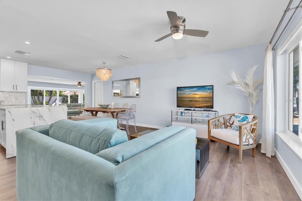 Chandelier, Dining room, Interior, Living room, Recessed Lighting, Wood Texture Flooring