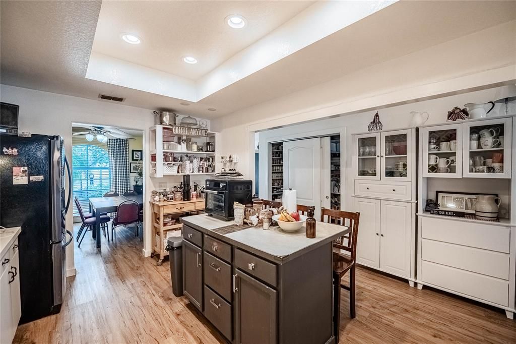 Dining room, Interior, Kitchen, Recessed Lighting, Wood Texture Flooring