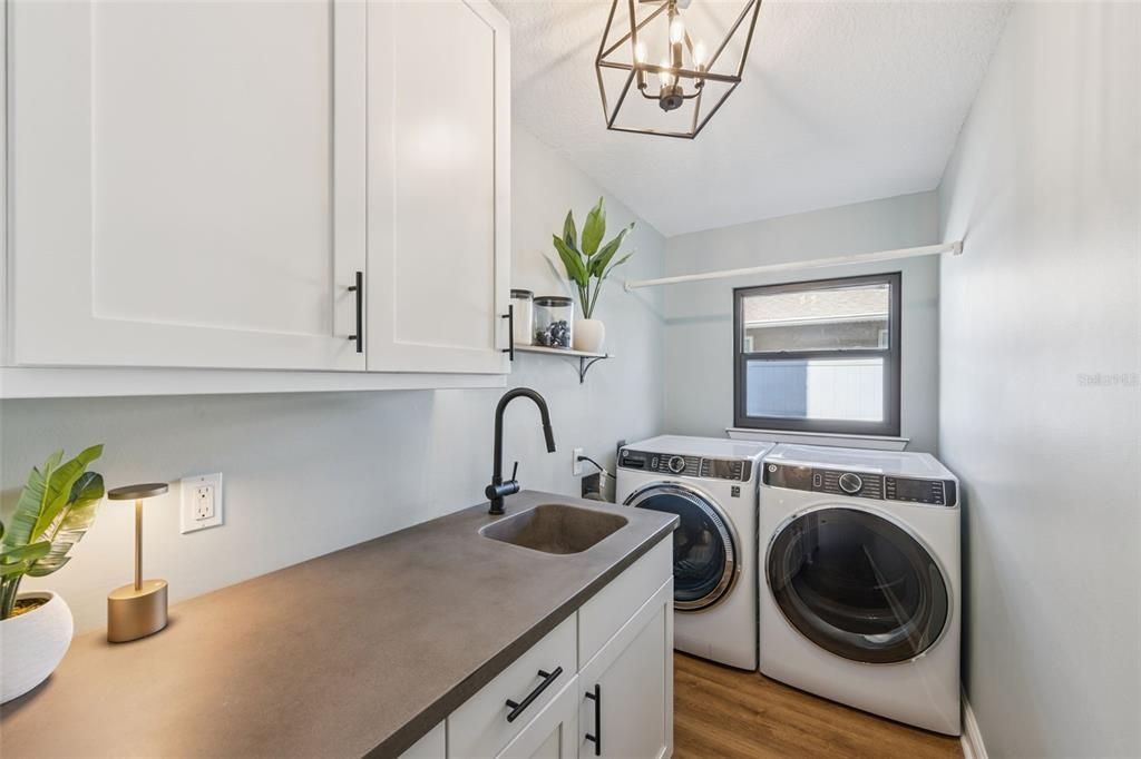 Interior, Washer, Wood Texture Flooring