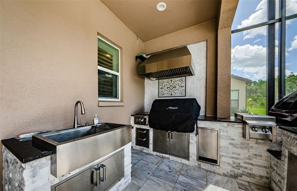 Exterior, Outdoor Kitchen
