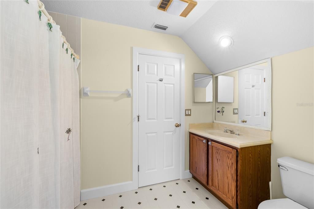 Bathroom, Interior, Recessed Lighting