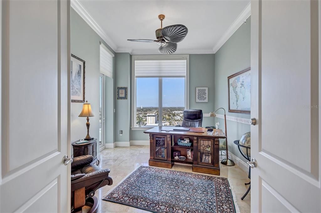 Home Office, Interior