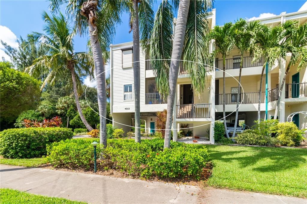 Exterior, Facade, Condo Building