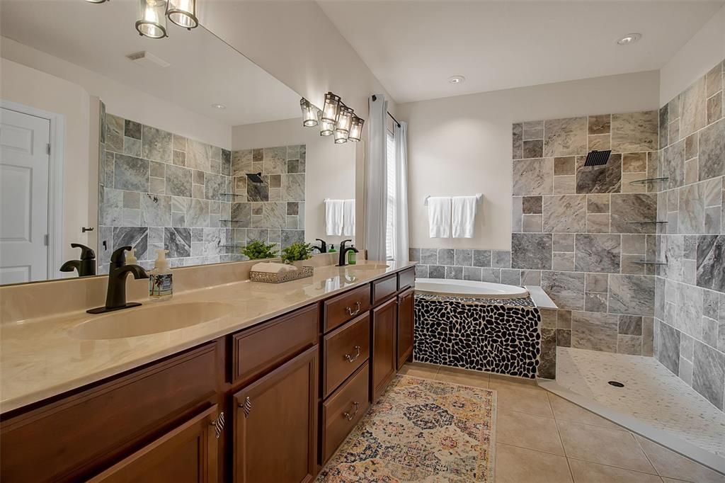 Bathroom, Dual Sink Vanities, Interior, Recessed Lighting