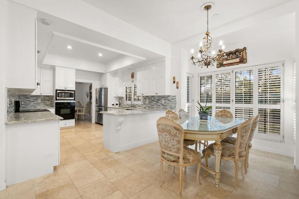 Chandelier, Dining room, Interior, Kitchen, Recessed Lighting, Stainless Steel Appliances
