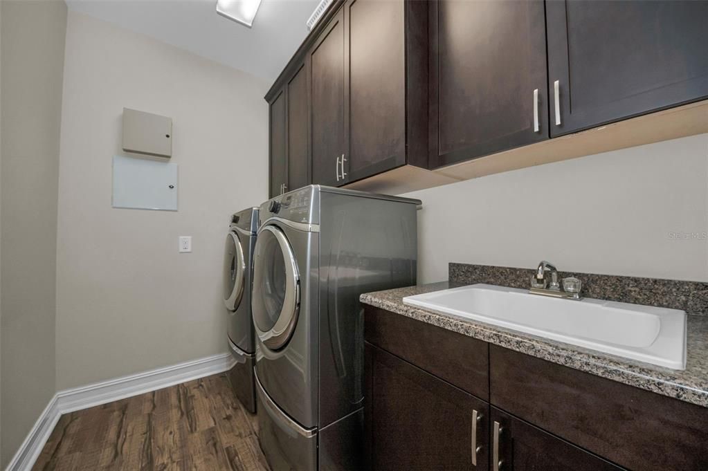 Interior, Washer, Wood Texture Flooring