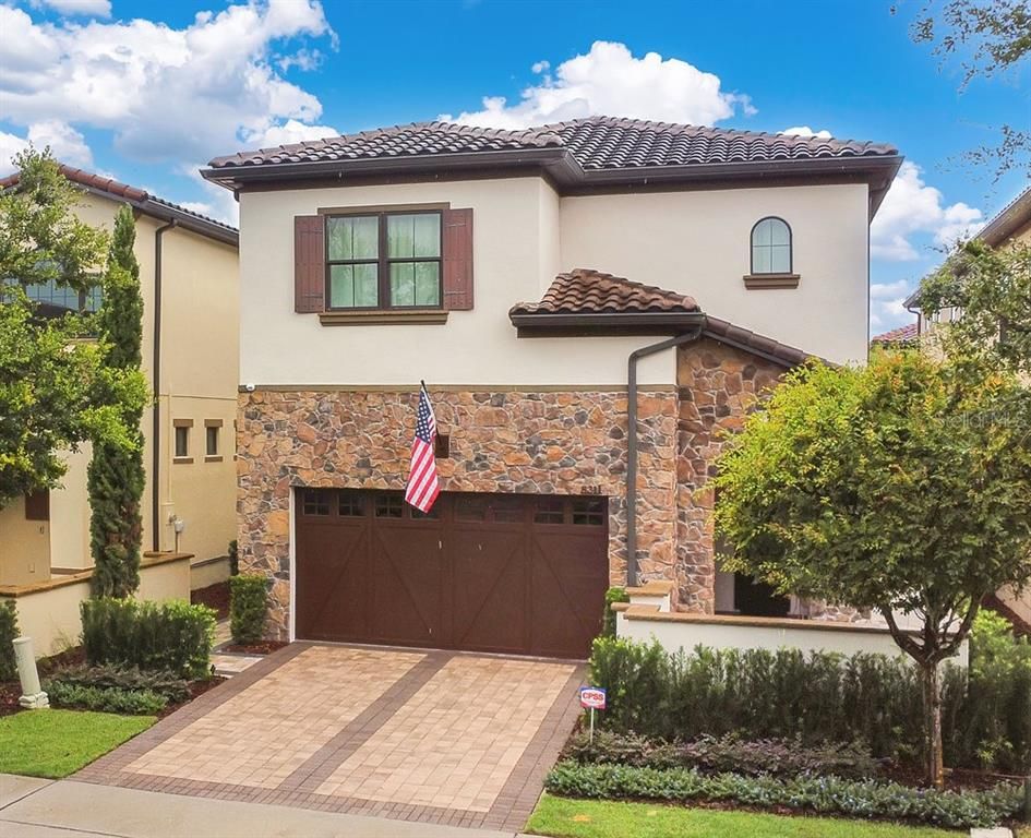 Attached, Exterior, Facade, Mediterranean