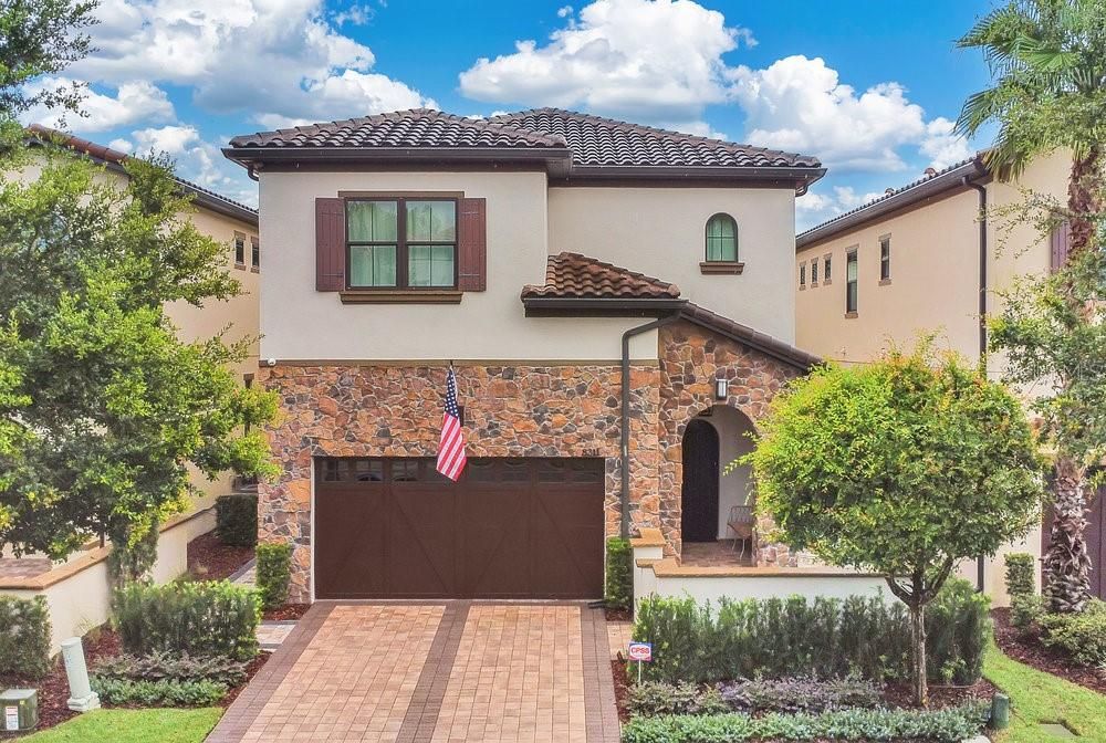 Attached, Exterior, Facade, Mediterranean