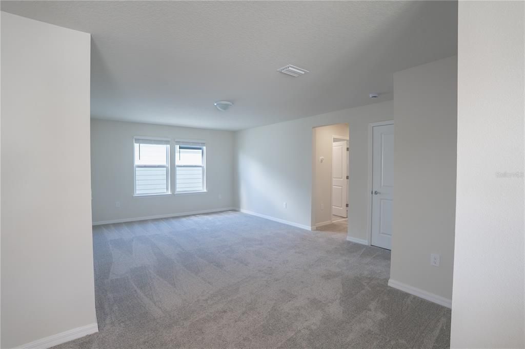 Empty room, Interior