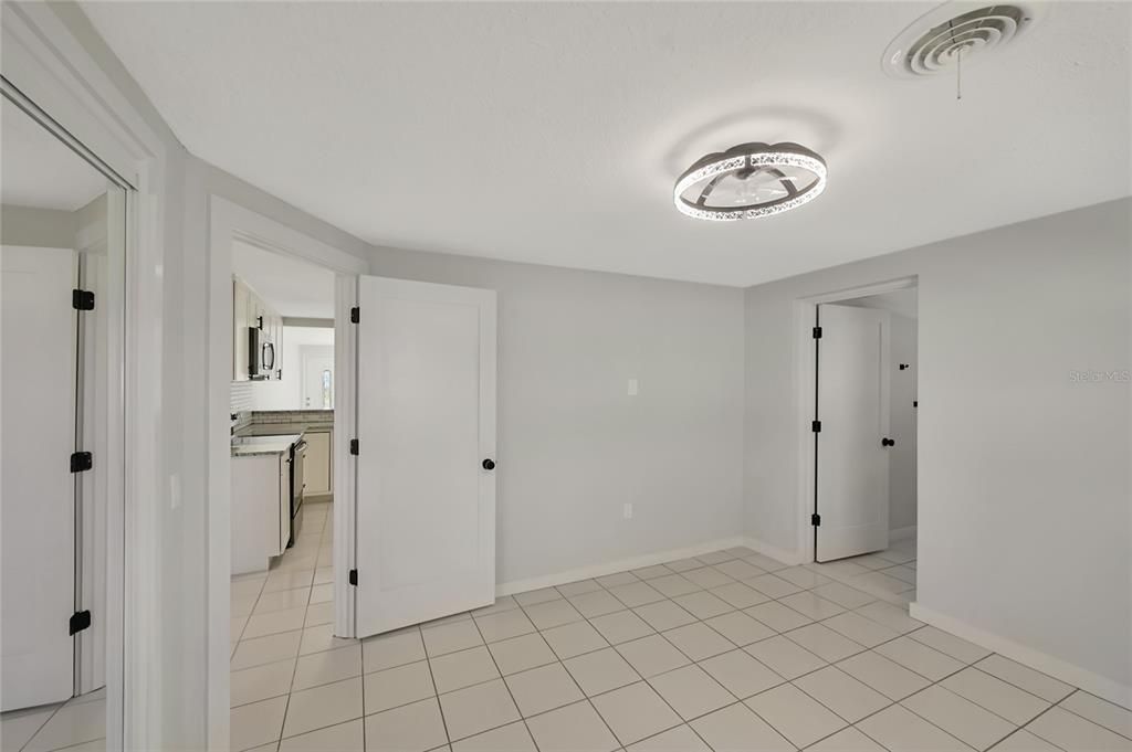 Empty room, Interior