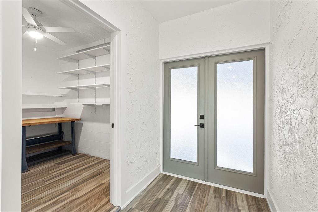Interior, Walk-in Closets, Wood Texture Flooring