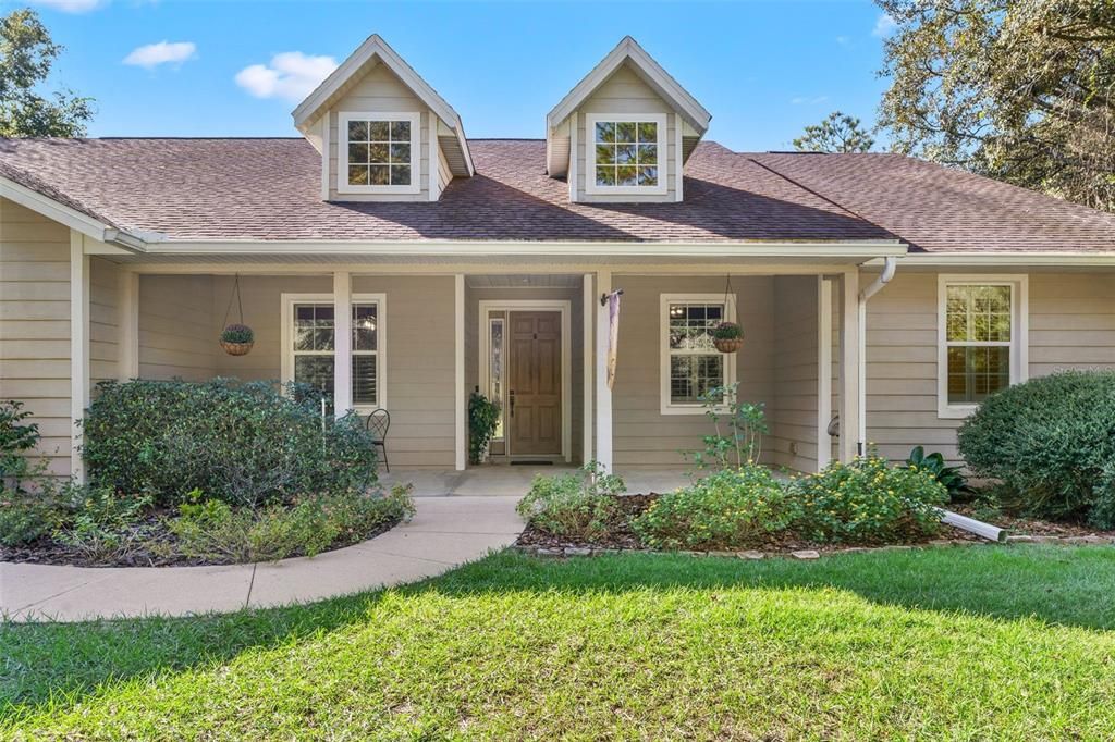 Exterior, Facade, Ranch