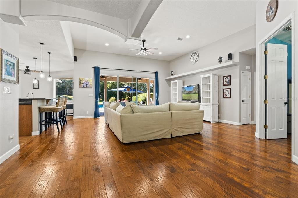 Dining room, Interior, Living room, Pendant Lights, Recessed Lighting, Wood Texture Flooring