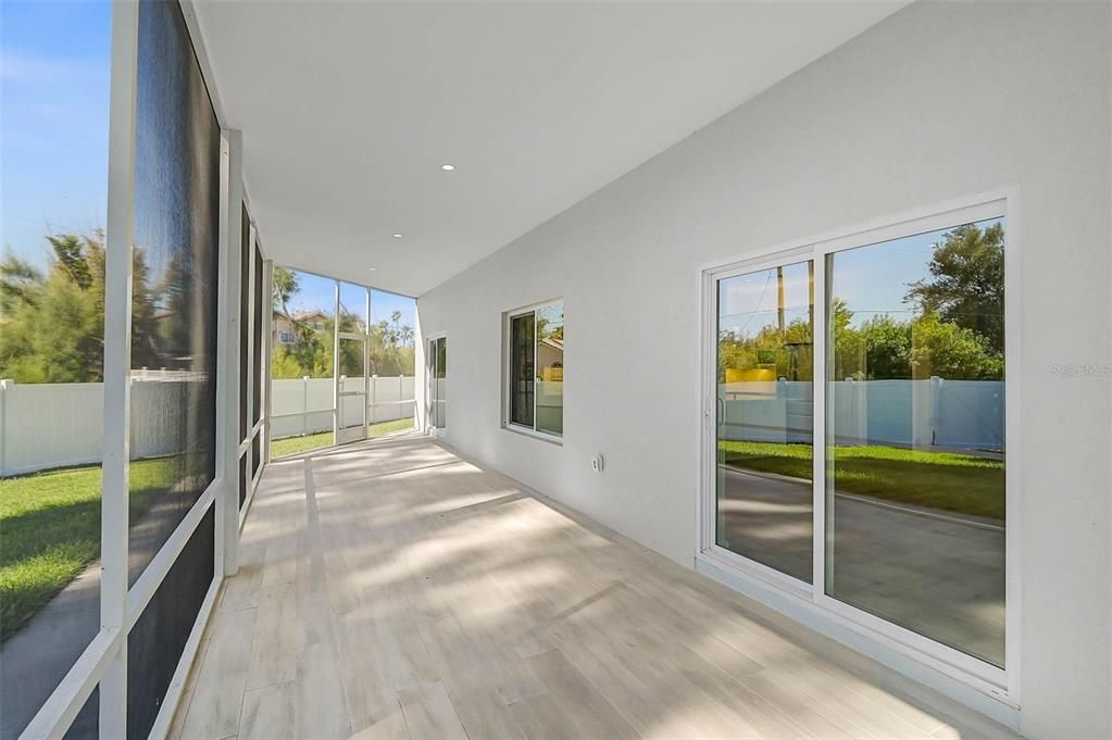 Interior, Recessed Lighting, Sun Room, Wood Texture Flooring