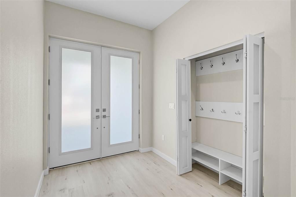 Interior, Utility Closets, Washer, Wood Texture Flooring