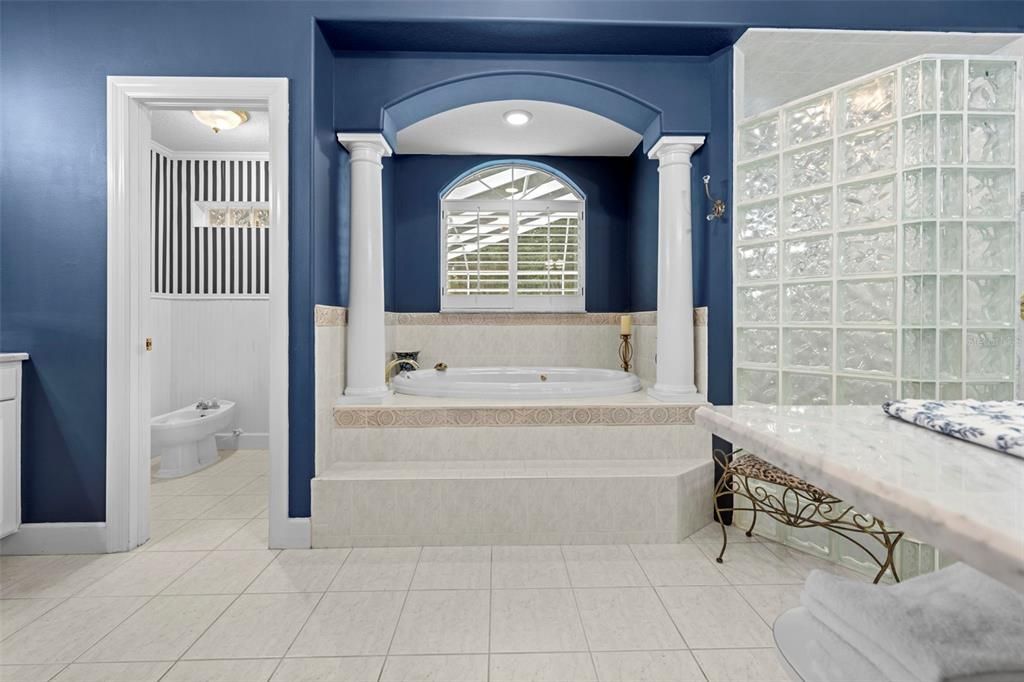 Bathroom, Interior, Recessed Lighting