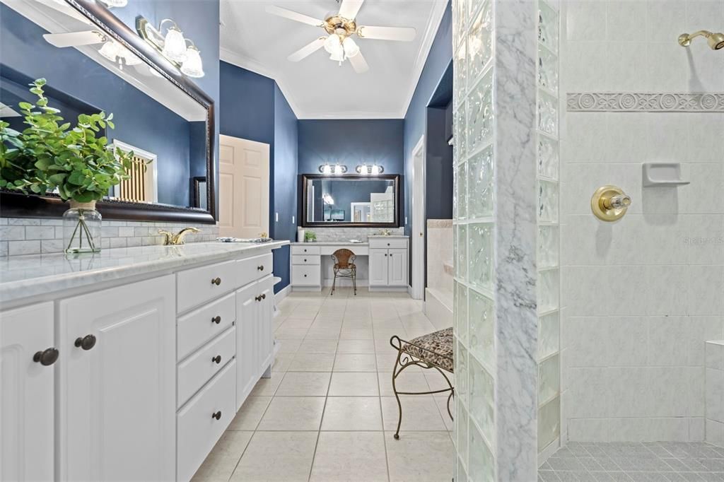 Bathroom, Dual Sink Vanities, Interior