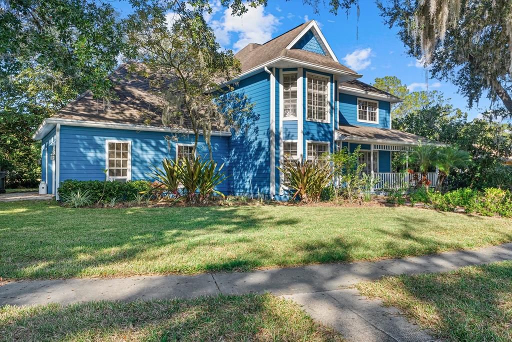 Backyard, Exterior, Facade, Queen Anne Victorian