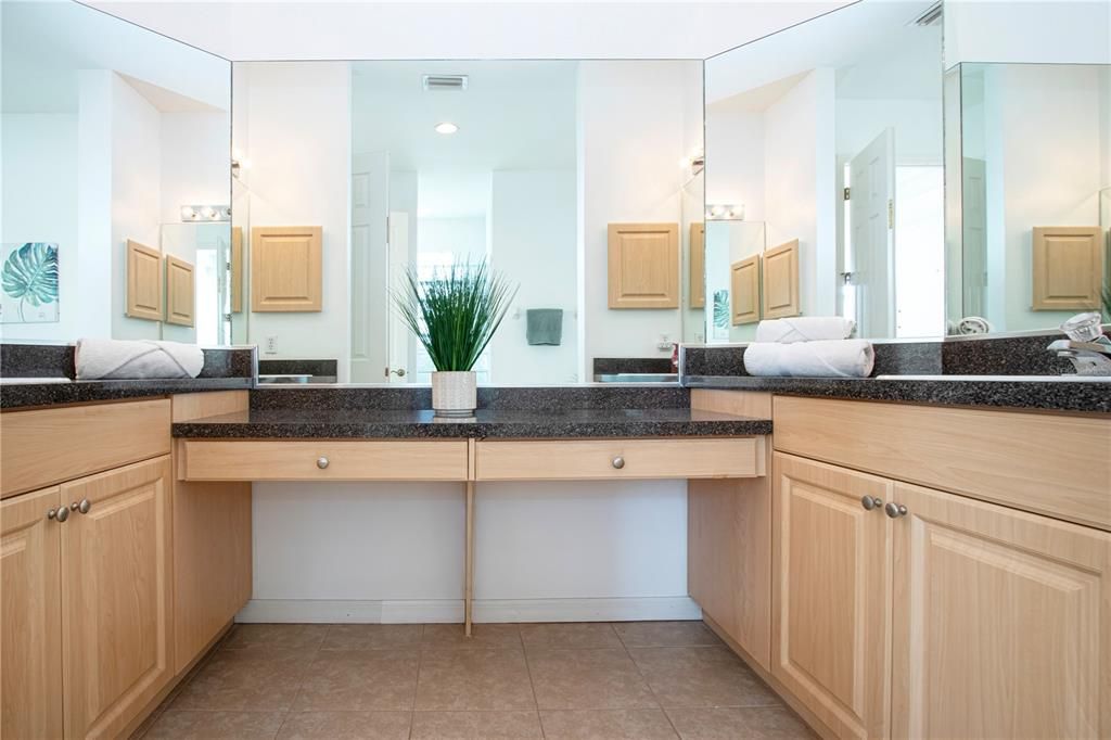 Bathroom, Dual Sink Vanities, Interior, Recessed Lighting