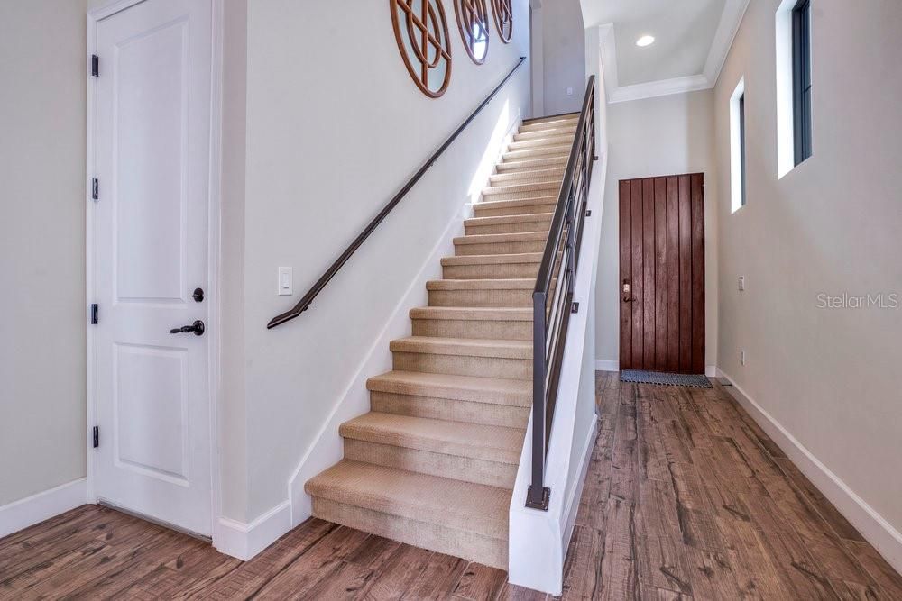 Interior, Recessed Lighting, Wood Texture Flooring