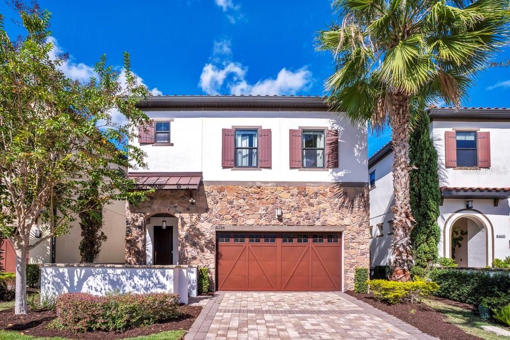 Attached, Exterior, Facade, Mediterranean