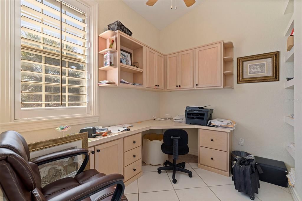 Home Office, Interior