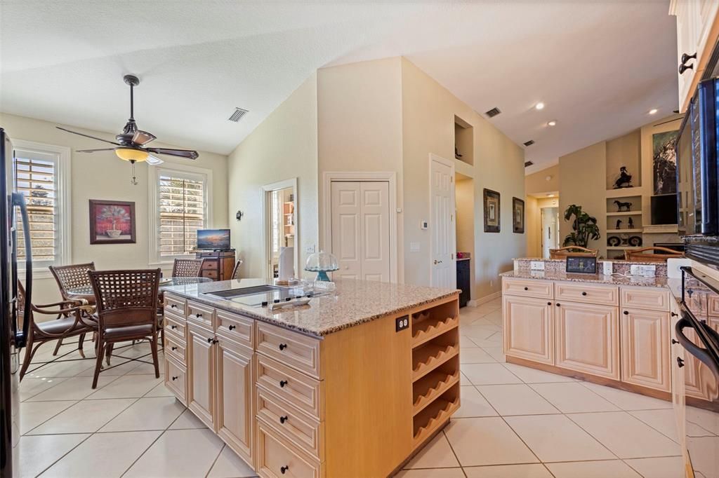 Dining room, Interior, Kitchen, Recessed Lighting