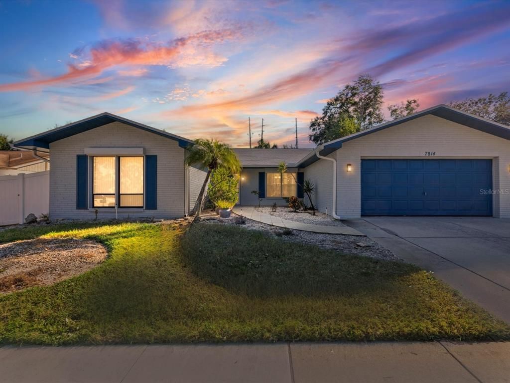 Attached, Exterior, Facade, Ranch