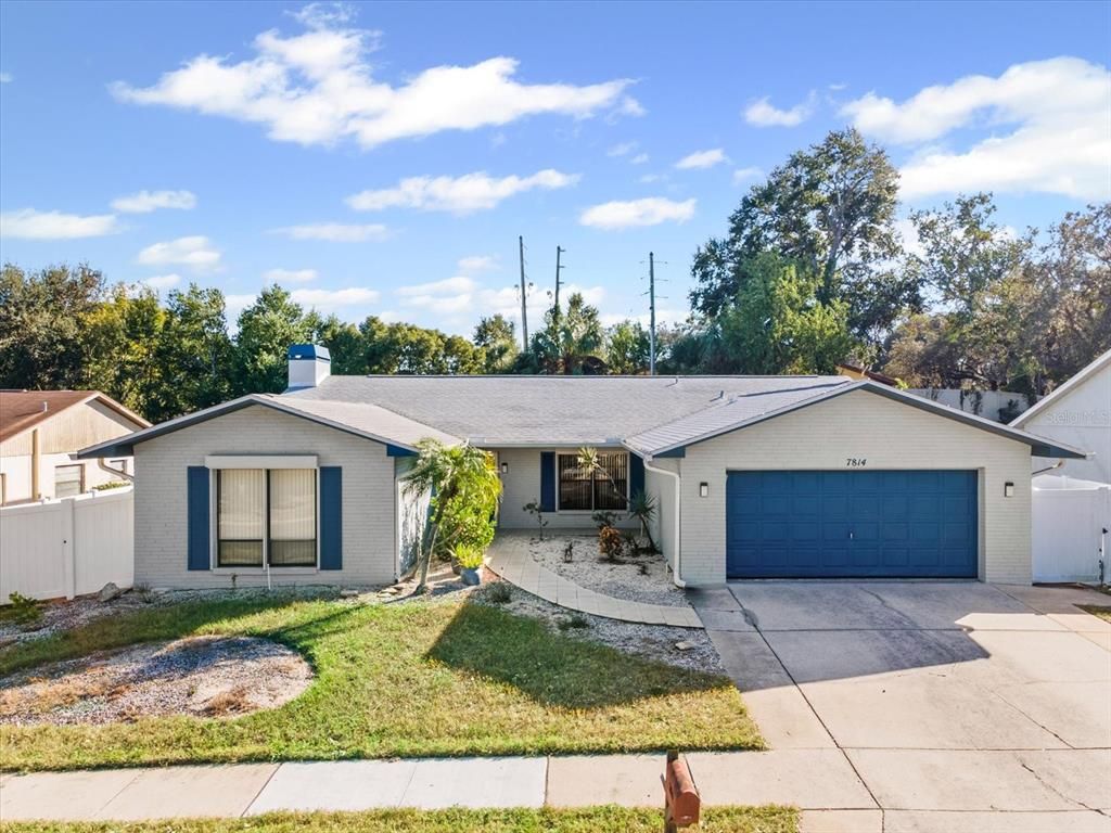 Attached, Exterior, Facade, Ranch