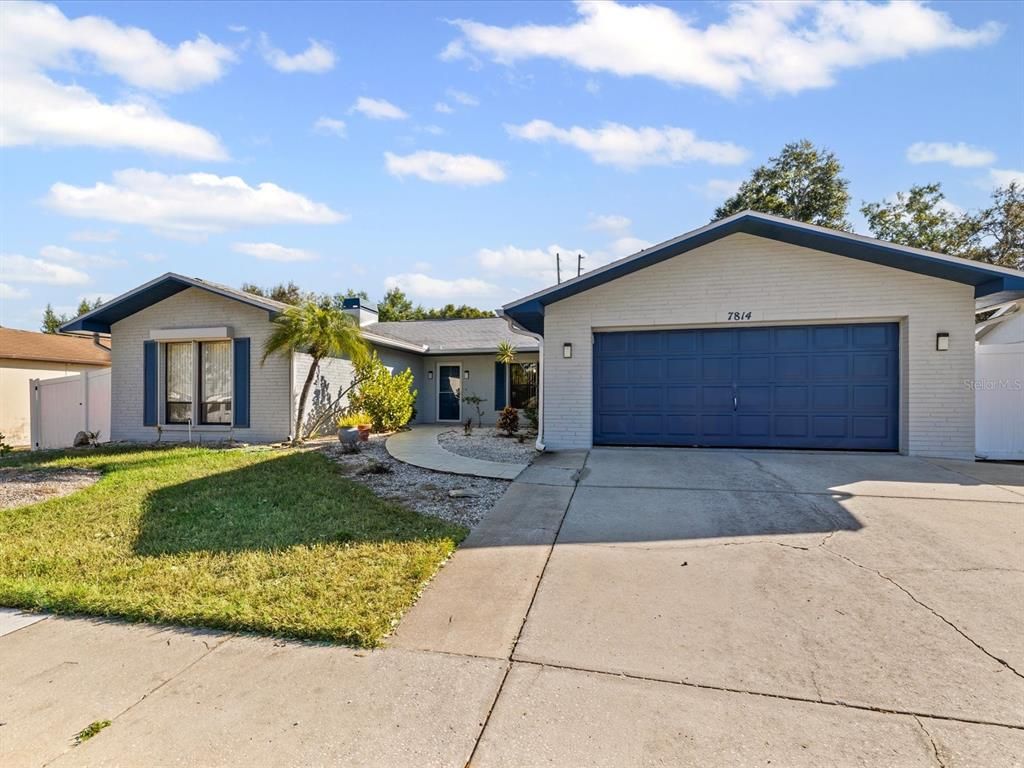 Attached, Exterior, Facade, Ranch