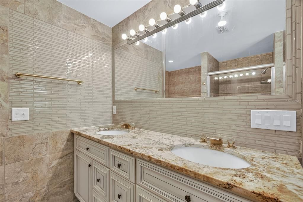 Bathroom, Dual Sink Vanities, Interior