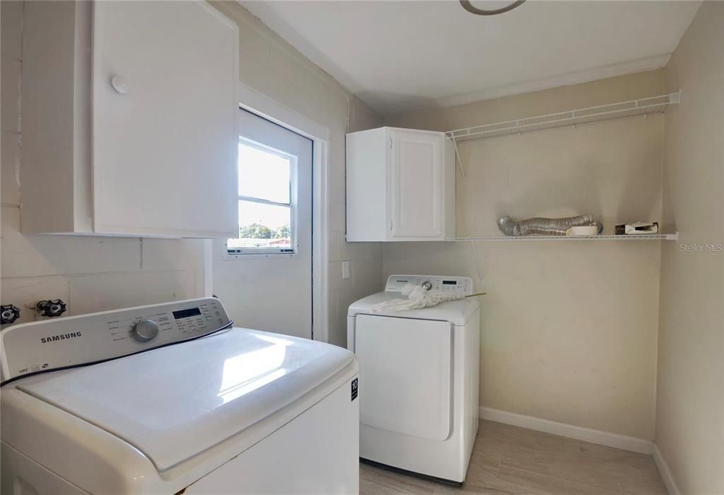 Interior, Washer, Wood Texture Flooring