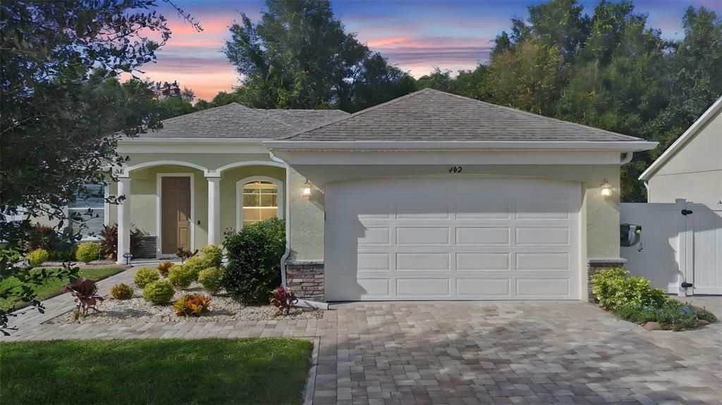 Attached, Exterior, Facade, Ranch