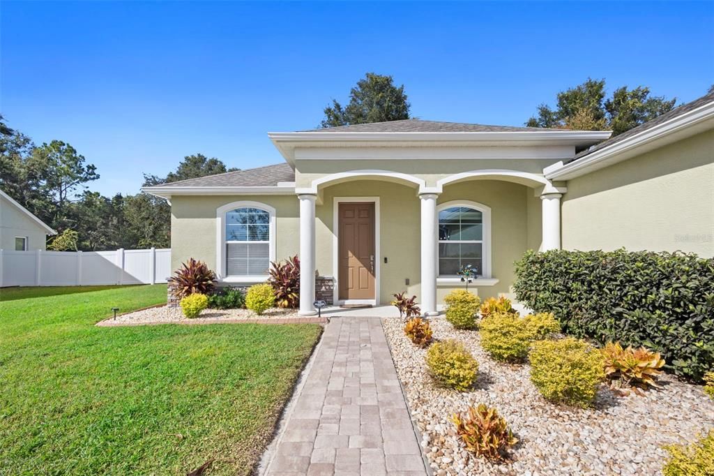 Exterior, Facade, Ranch