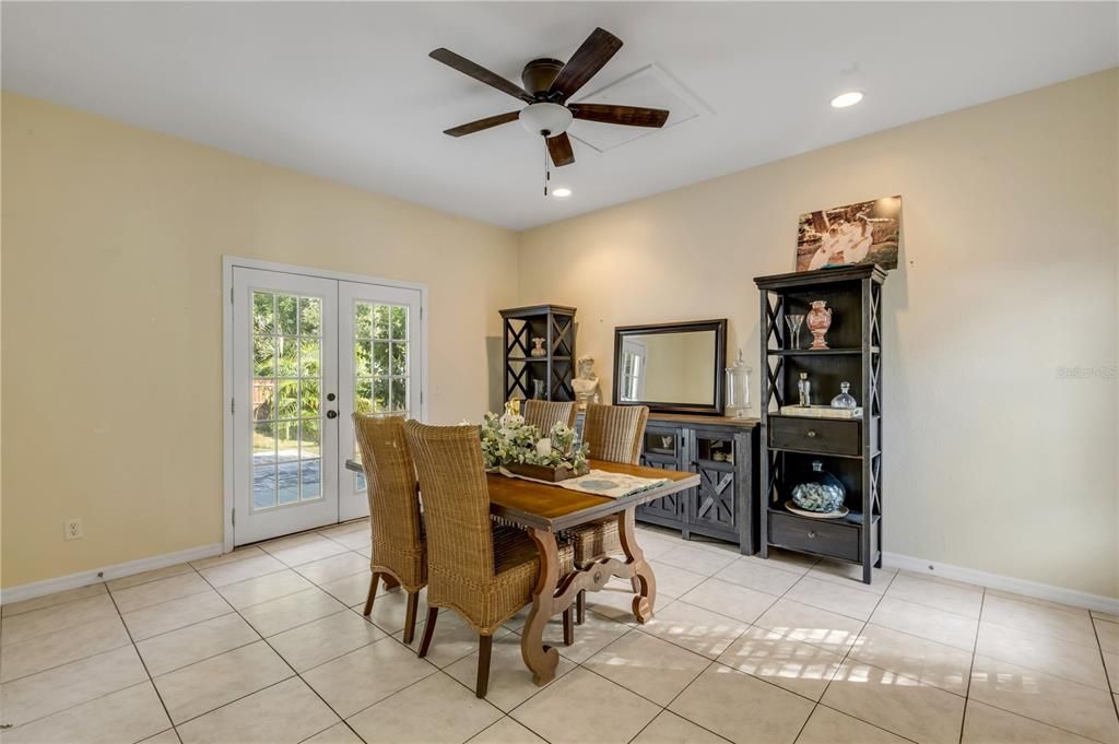 Dining room, Interior, Recessed Lighting