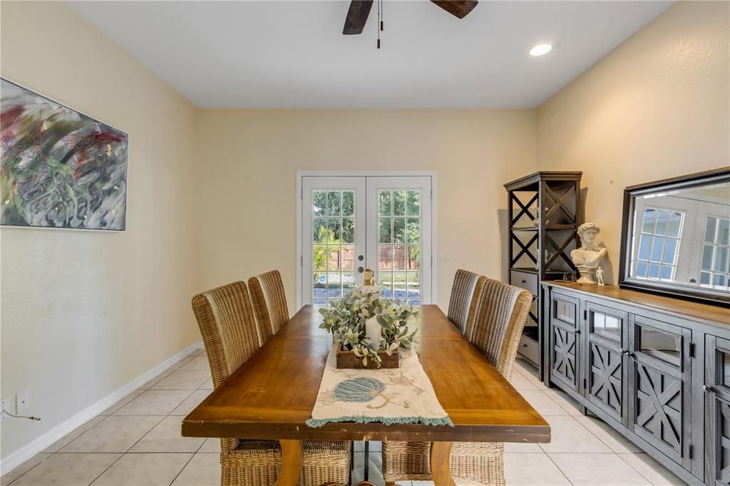 Dining room, Interior, Recessed Lighting