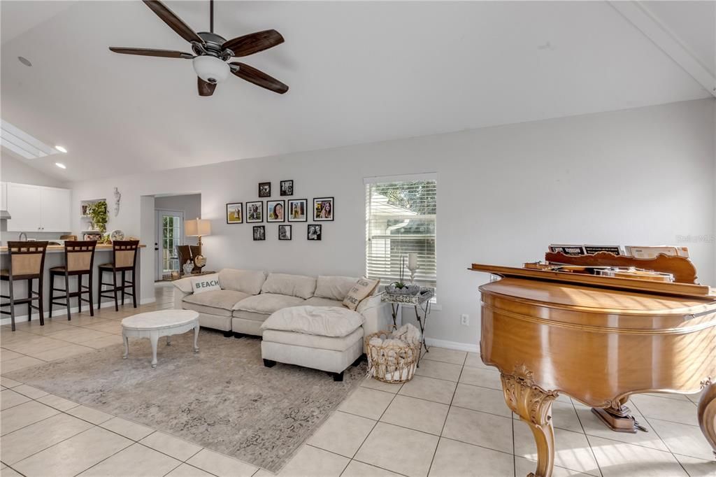 Interior, Kitchen, Living room, Piano, Recessed Lighting