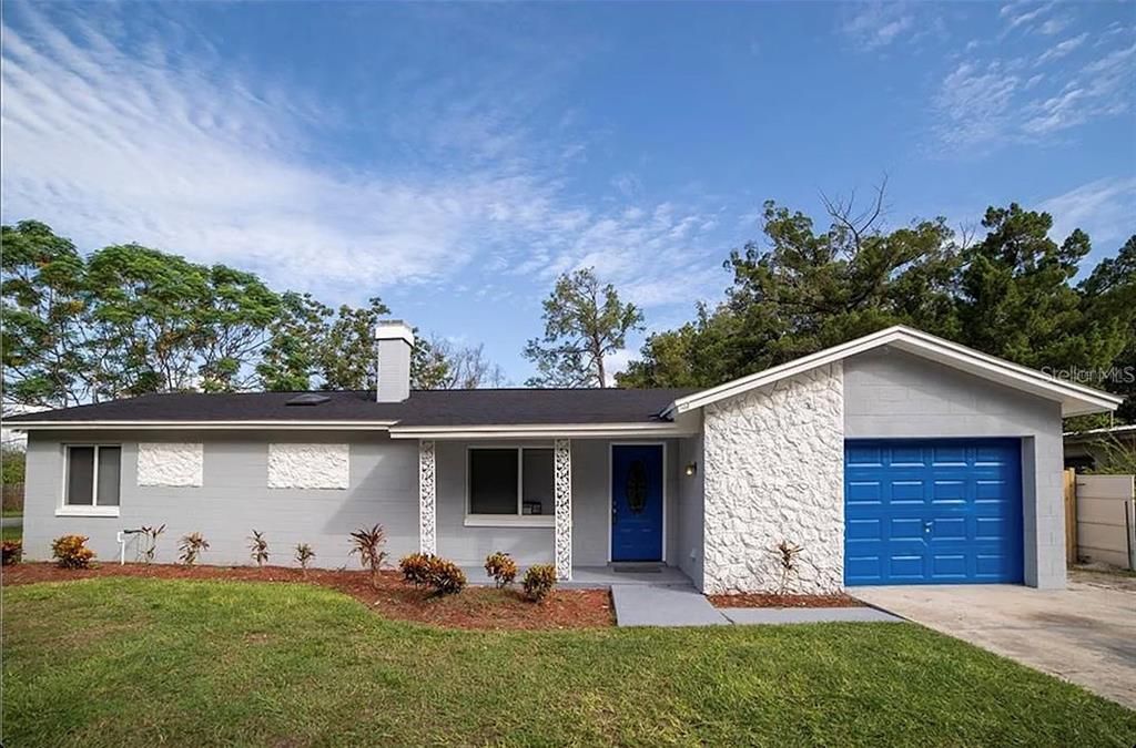 Attached, Exterior, Facade, Ranch