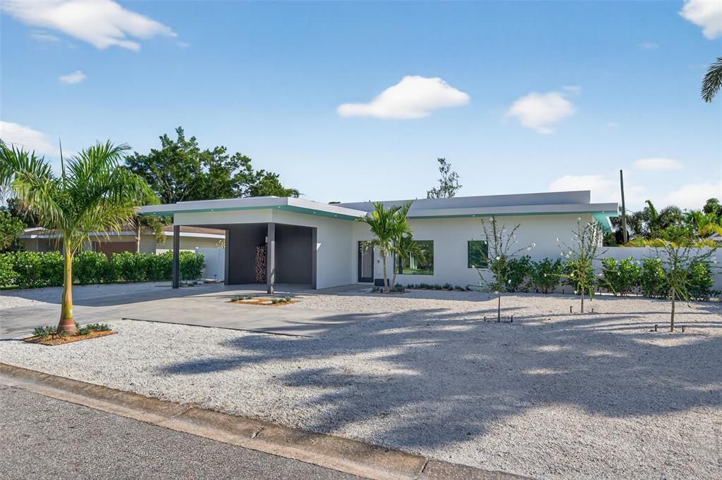 Backyard, Exterior, Facade, Modern