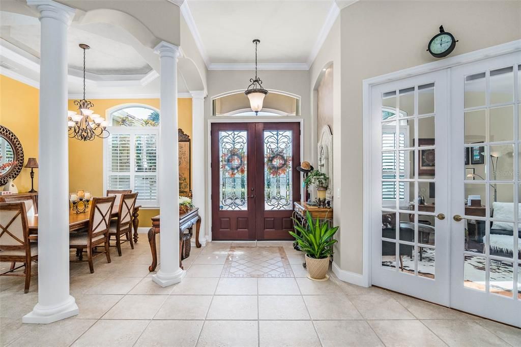 Chandelier, Dining room, Interior, Pendant Lights