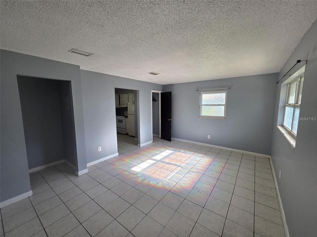 Empty room, Interior