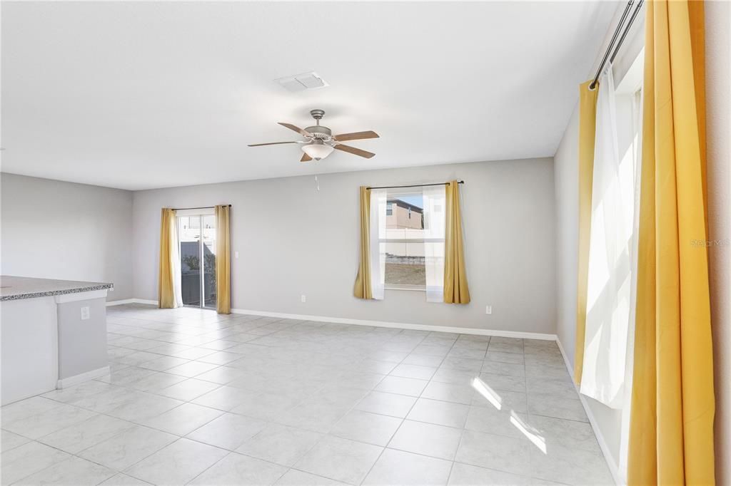 Empty room, Interior