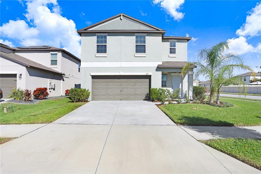 Attached, Exterior, Facade, Mediterranean