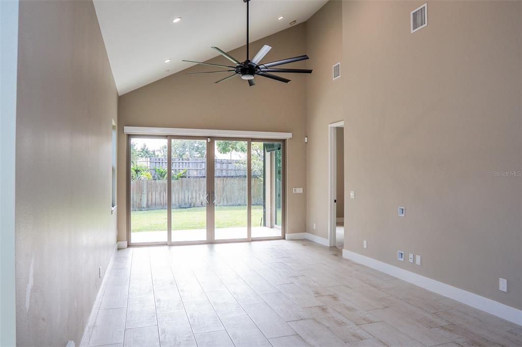 Empty room, Interior, Recessed Lighting