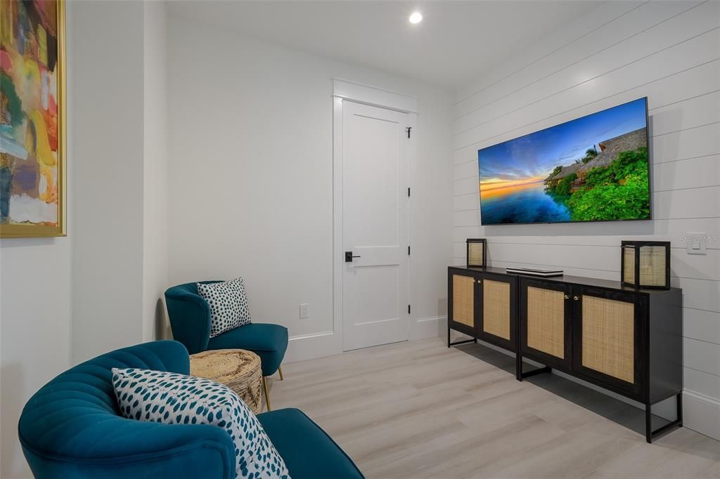 Interior, Recessed Lighting, Wood Texture Flooring