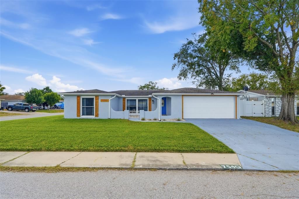 Attached, Exterior, Facade, Ranch