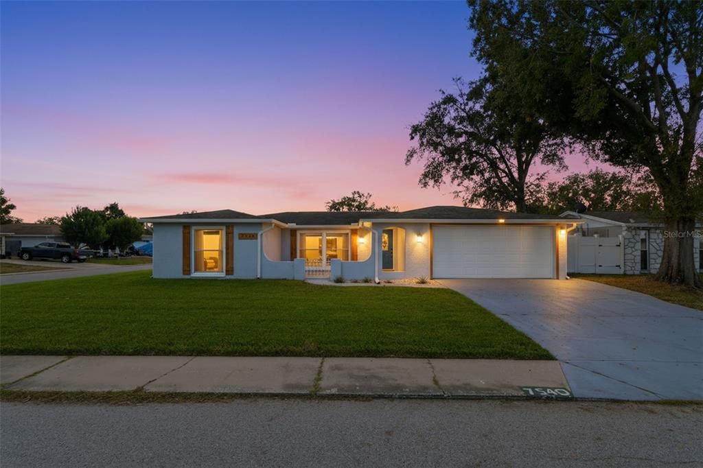 Attached, Exterior, Facade, Ranch