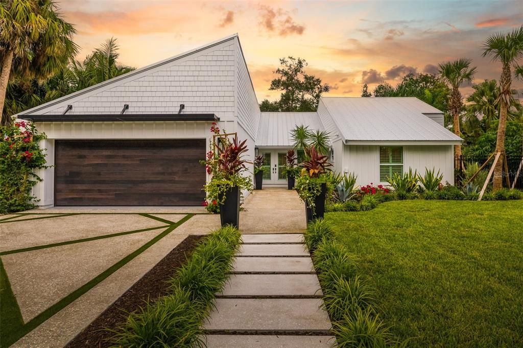 Attached, Exterior, Facade, Modern